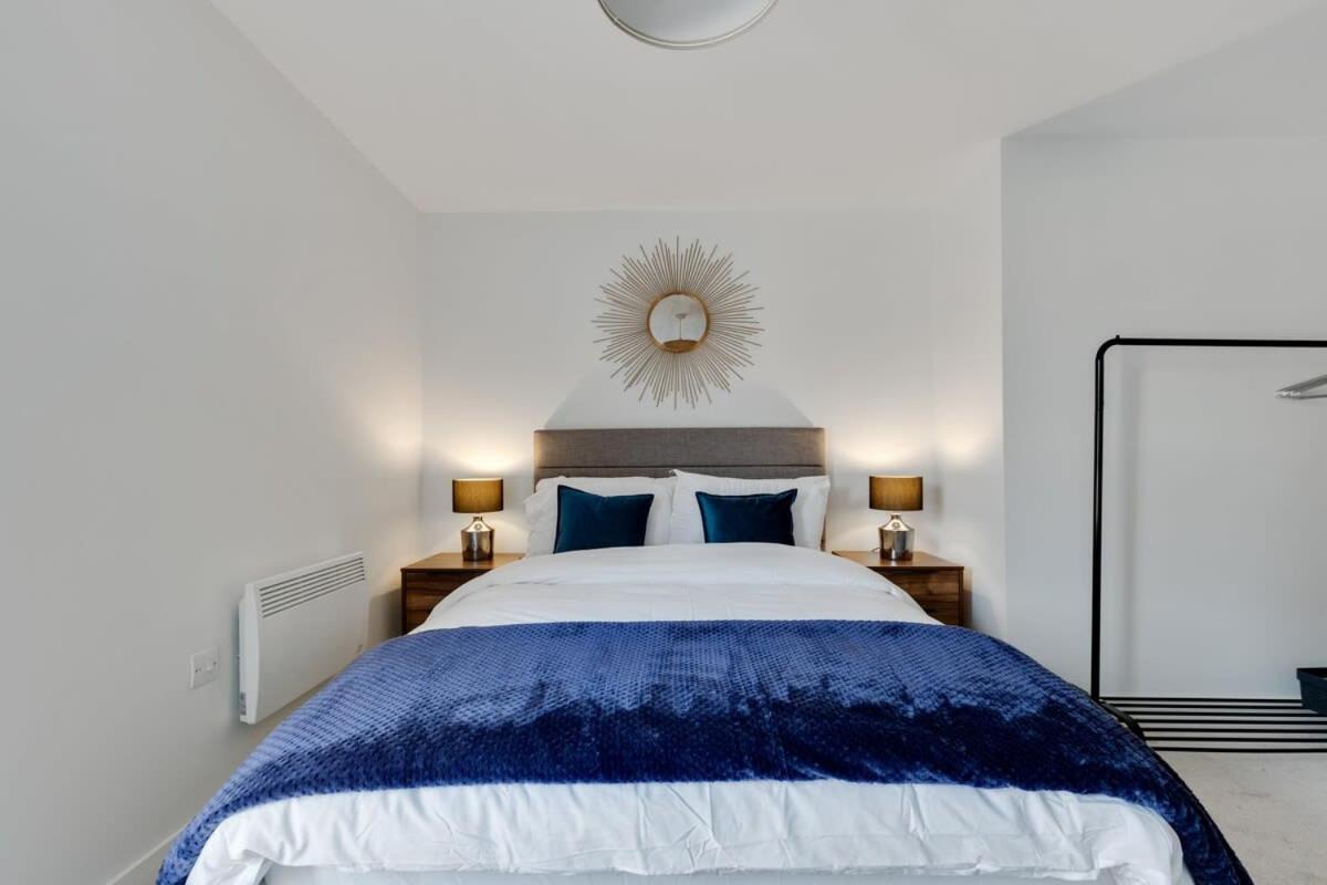 1 Bed Modern Apartment In A Converted Mill リーズ エクステリア 写真
